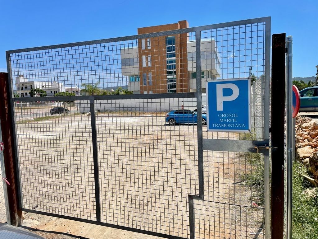 El Hotel Orosol tiene parking con plazas limitadas para sus clientes