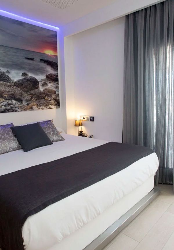 Suite con jacuzzi exterior del hotel orosol (San Antonio, Ibiza)